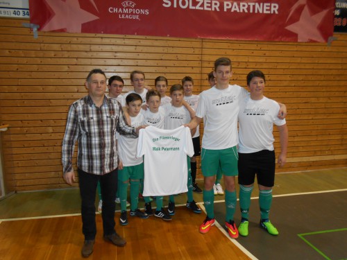 Neue Aufwärmshirts für die C-Jugend