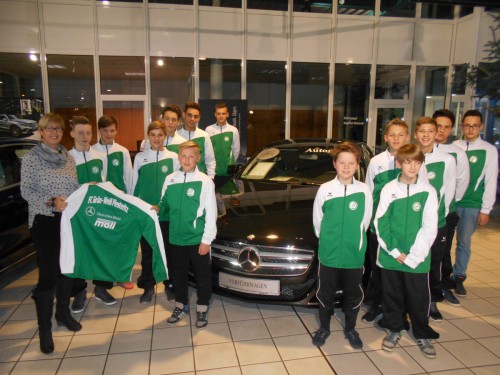 Neue Trainingsanzüge für die C-Jugend