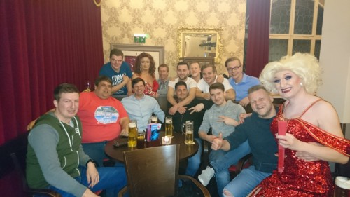 Die Zwote findet 2 neue Manndecker im Clack Theater