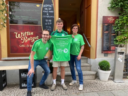 Neue Trainingsshirts für die Zweite Männermannschaft