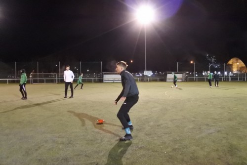 Schlusslicht empfängt Tabellennachbarn unter heimischem Flutlicht
