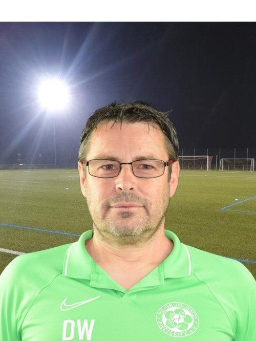 Dirk Wollmann besteht seine Prüfung zur Trainer B-Lizenz