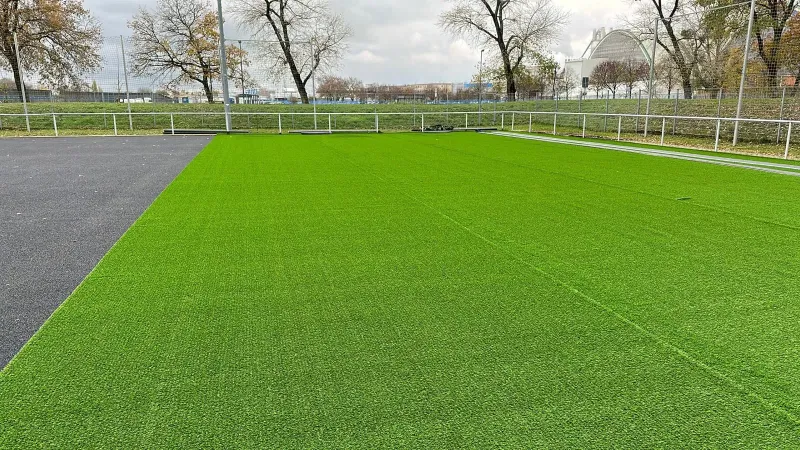 Kunstrasenplatz nach 22 Jahren erneuert