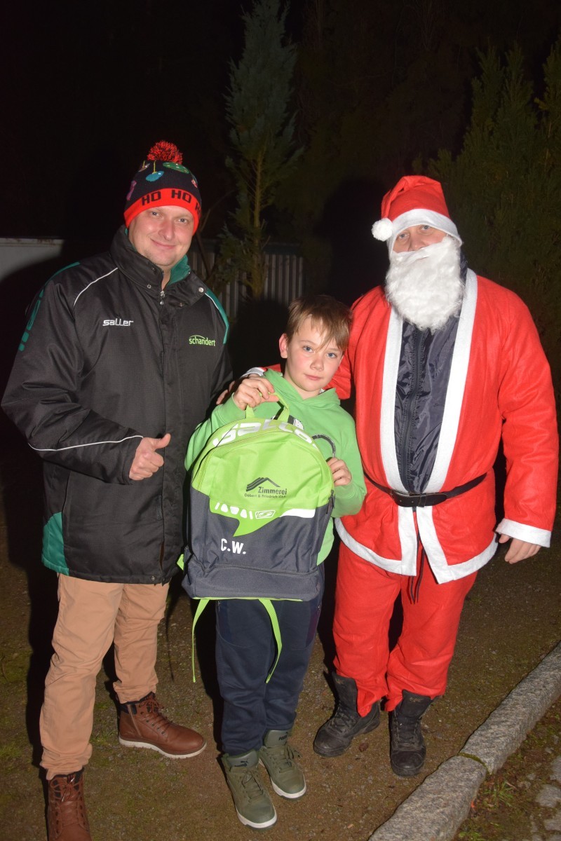 Der Weihnachtsmann unterwegs bei den E2 Junioren